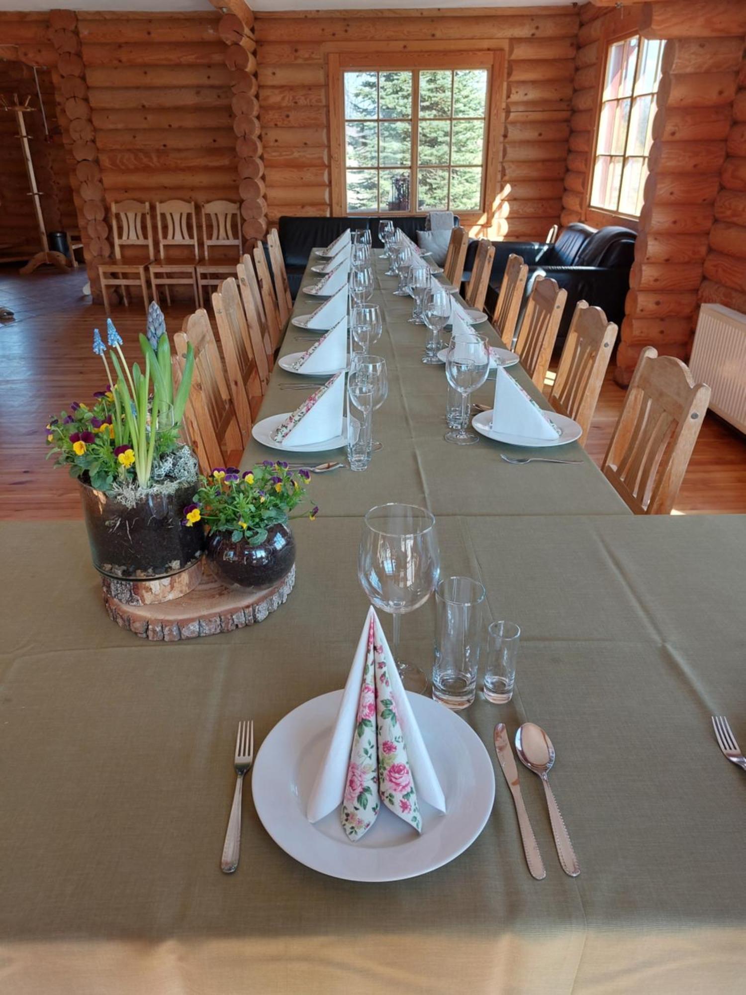 Hotel Jaun-Ievinas à Rauna Extérieur photo